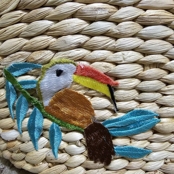 Pacific Paradise A World Traveler Collection Woven Straw Beach Tote - Picture 11 of 16